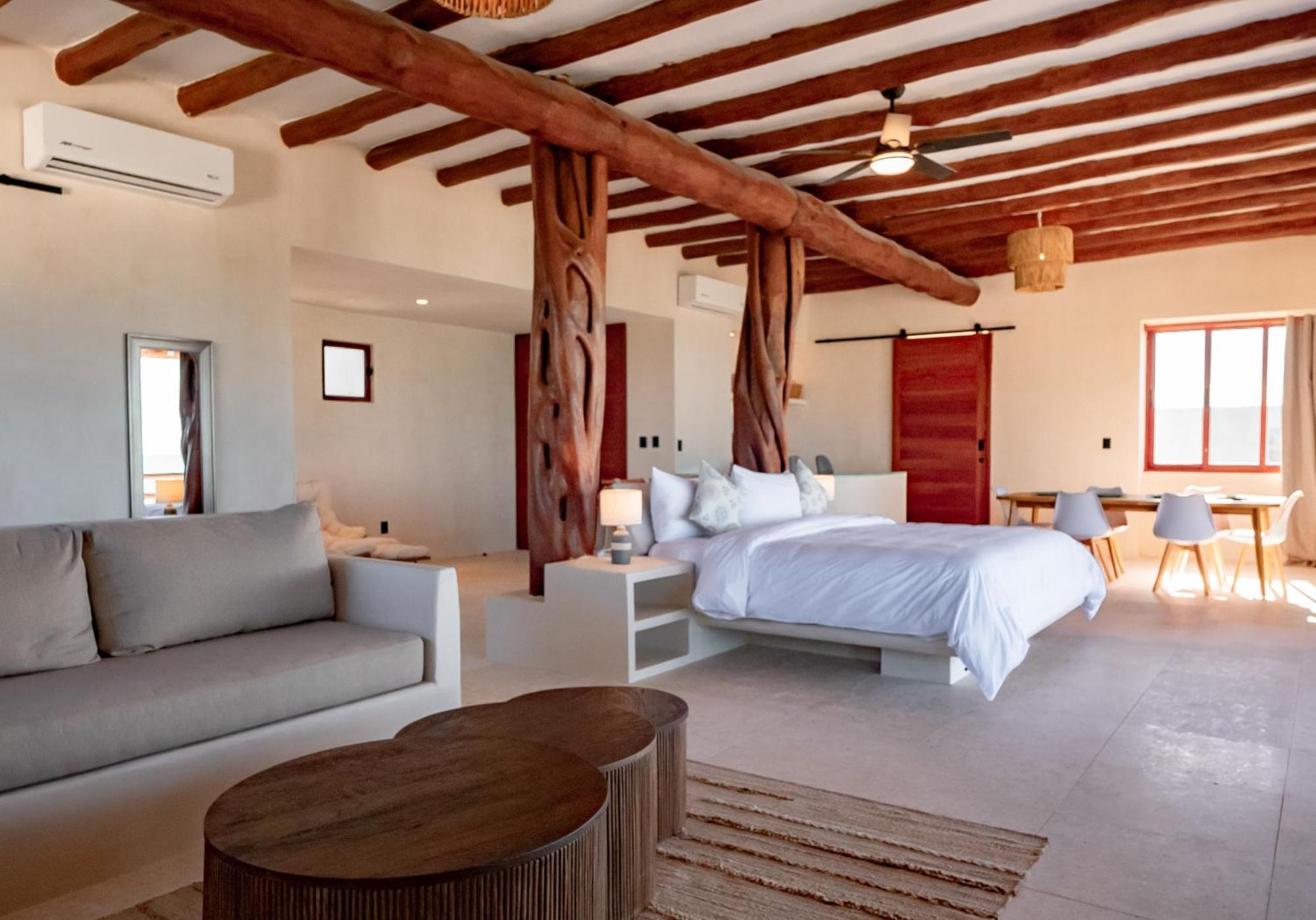 Beach Front Hotel Boutique Dk House 홀박스아일랜드 객실 사진