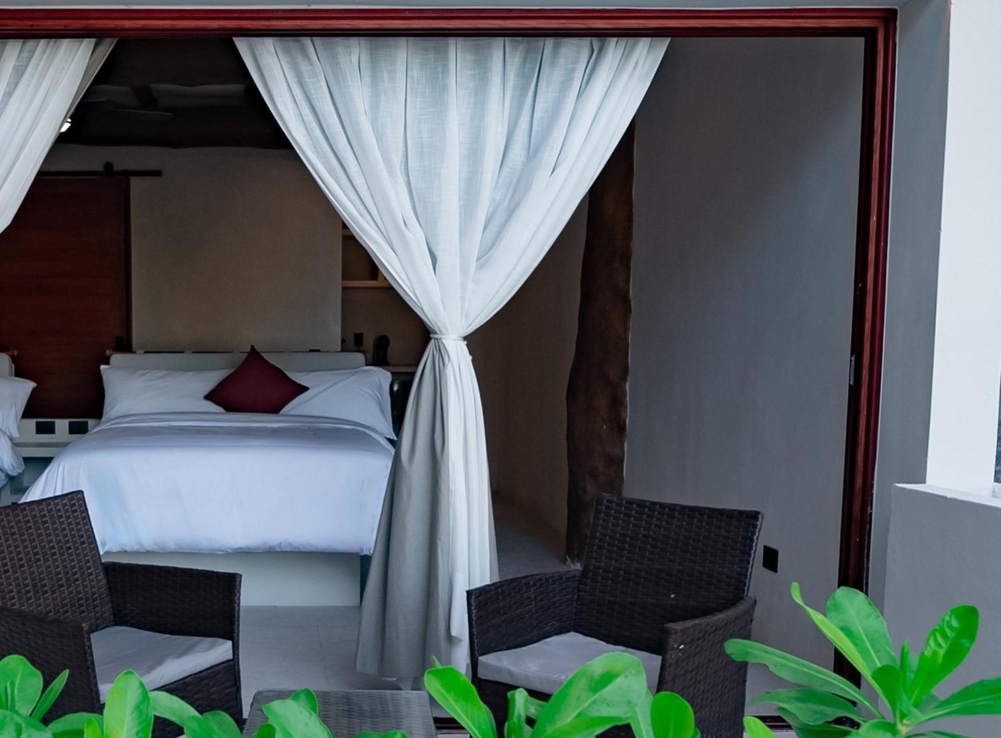Beach Front Hotel Boutique Dk House 홀박스아일랜드 객실 사진
