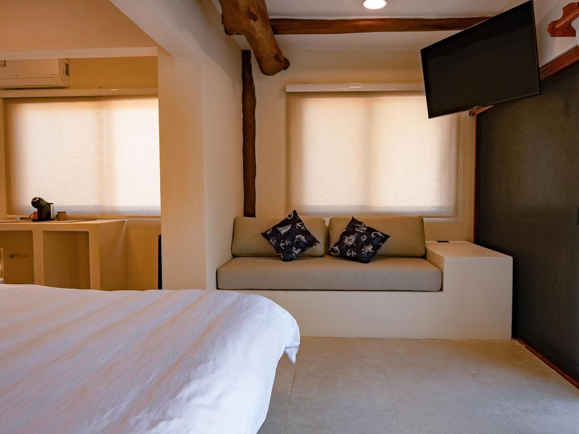 Beach Front Hotel Boutique Dk House 홀박스아일랜드 객실 사진