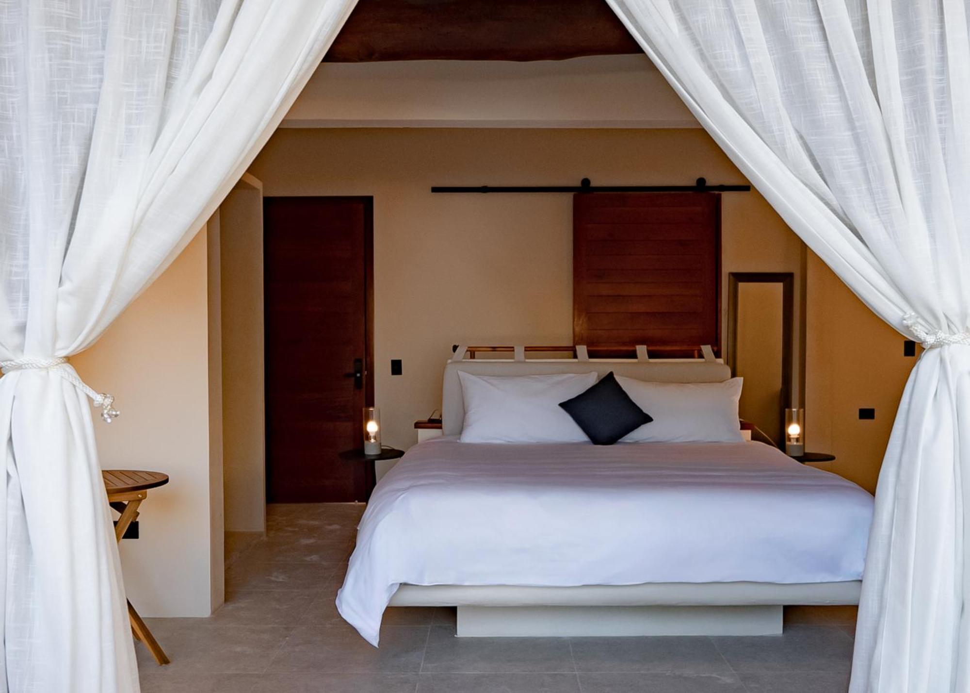 Beach Front Hotel Boutique Dk House 홀박스아일랜드 외부 사진