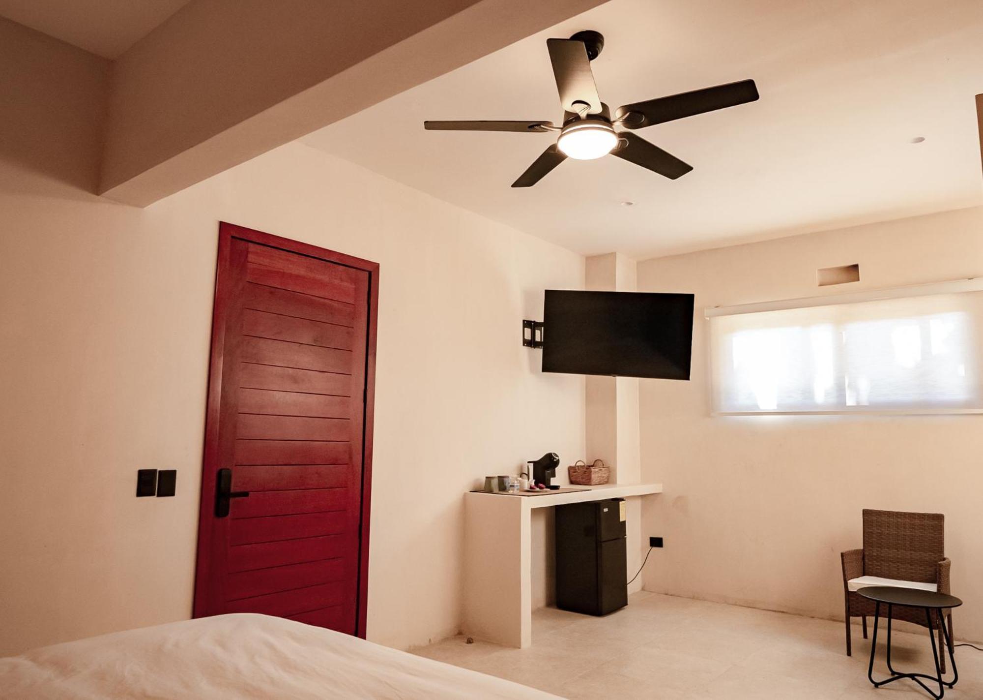 Beach Front Hotel Boutique Dk House 홀박스아일랜드 객실 사진