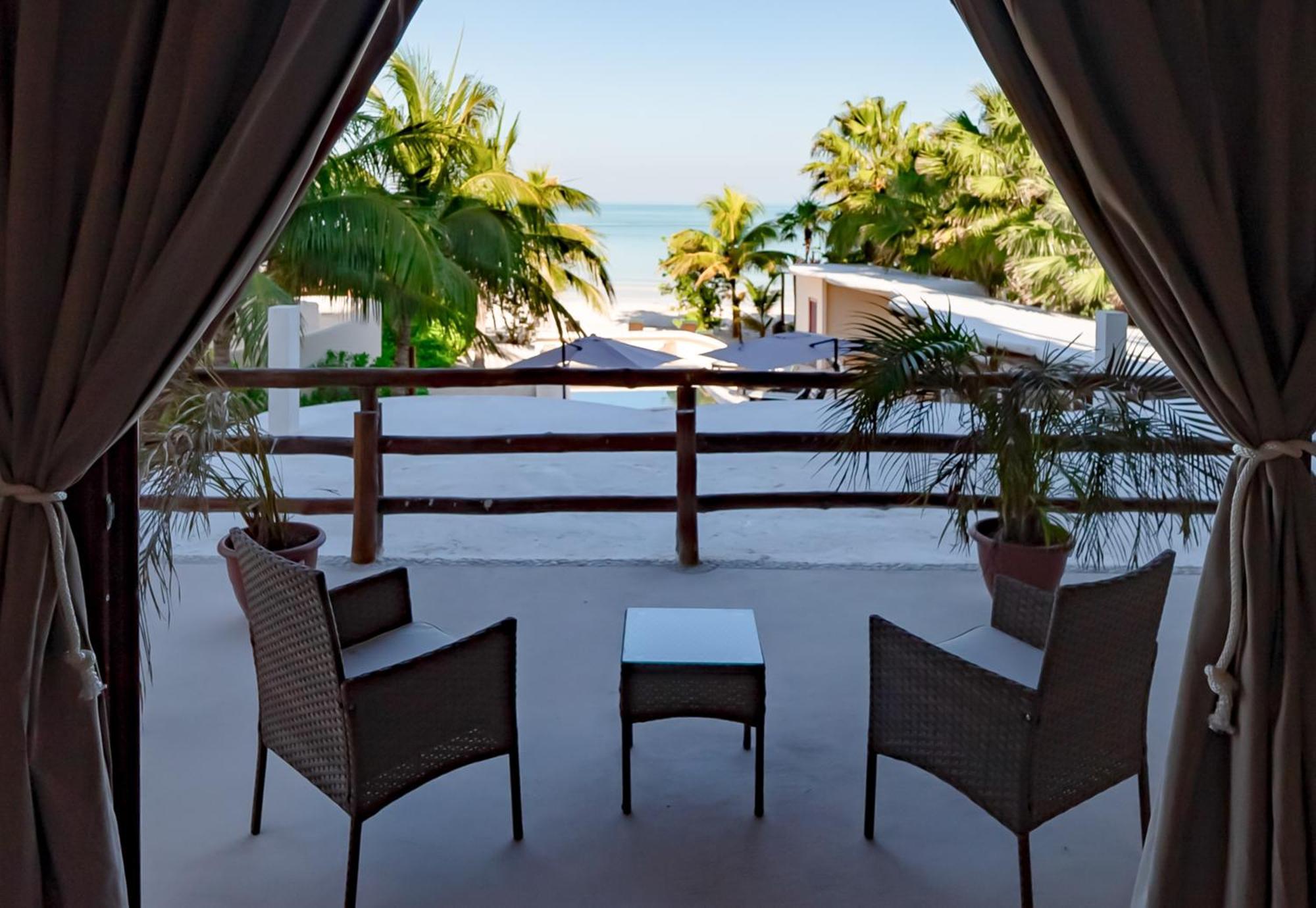 Beach Front Hotel Boutique Dk House 홀박스아일랜드 객실 사진