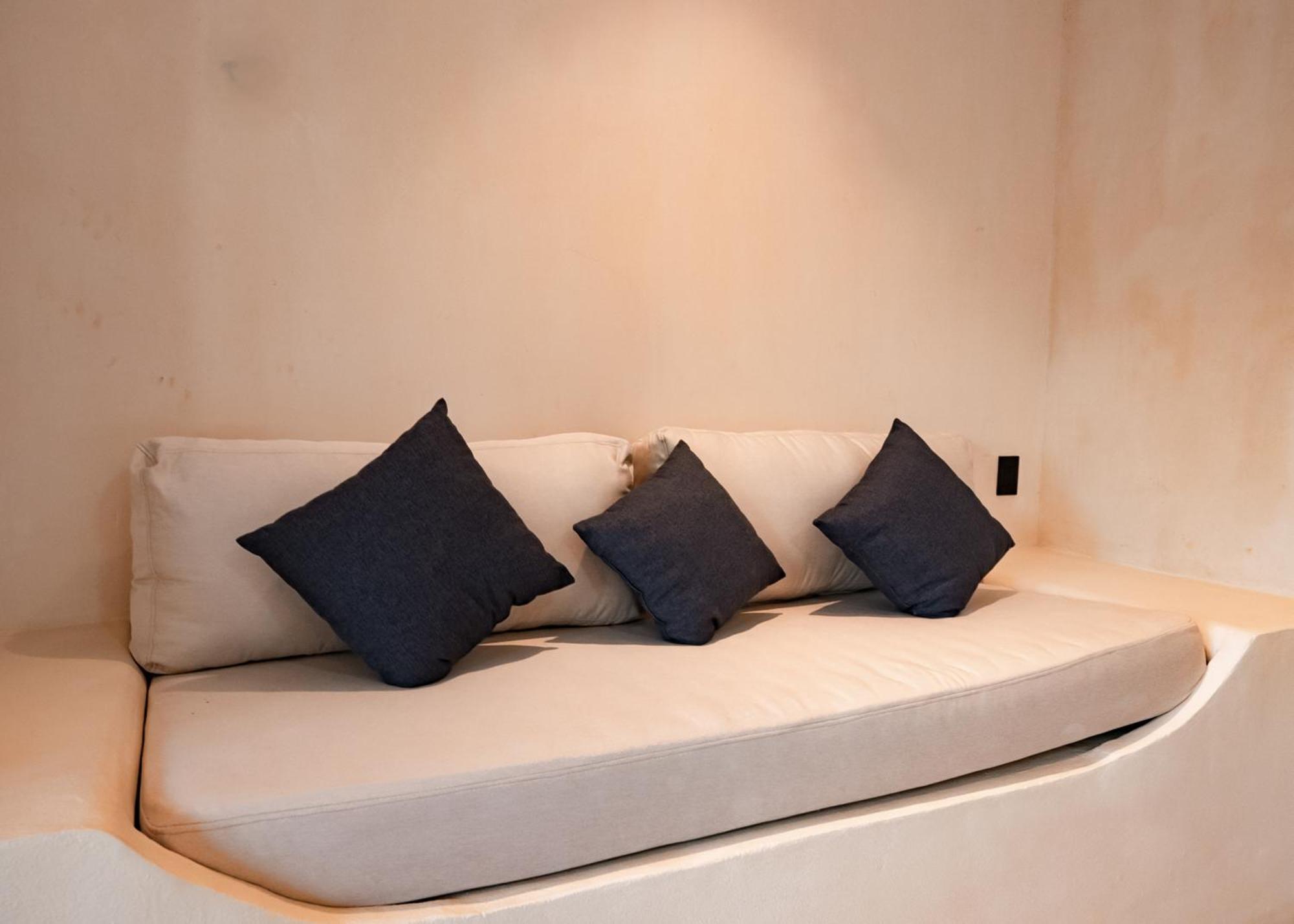 Beach Front Hotel Boutique Dk House 홀박스아일랜드 객실 사진