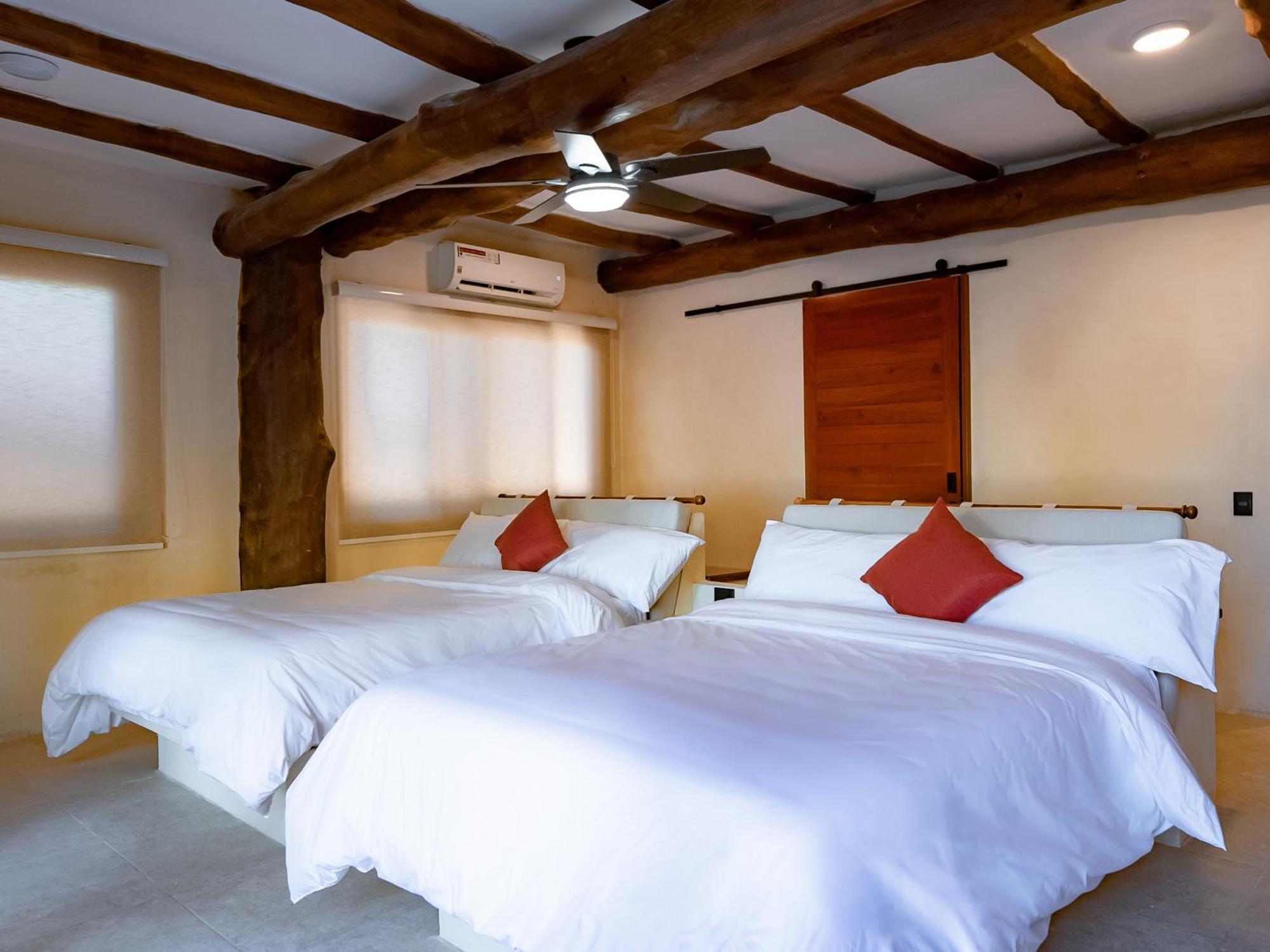 Beach Front Hotel Boutique Dk House 홀박스아일랜드 객실 사진
